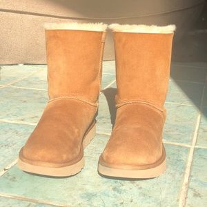 UGG bailey bow chestnut womens size 9